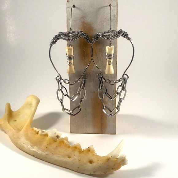 Cayotee Phalange Wire-Wrapped Earrings - Picture 3 of 5